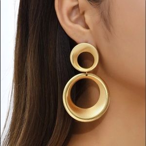 NWOT Circle Drop Earrings